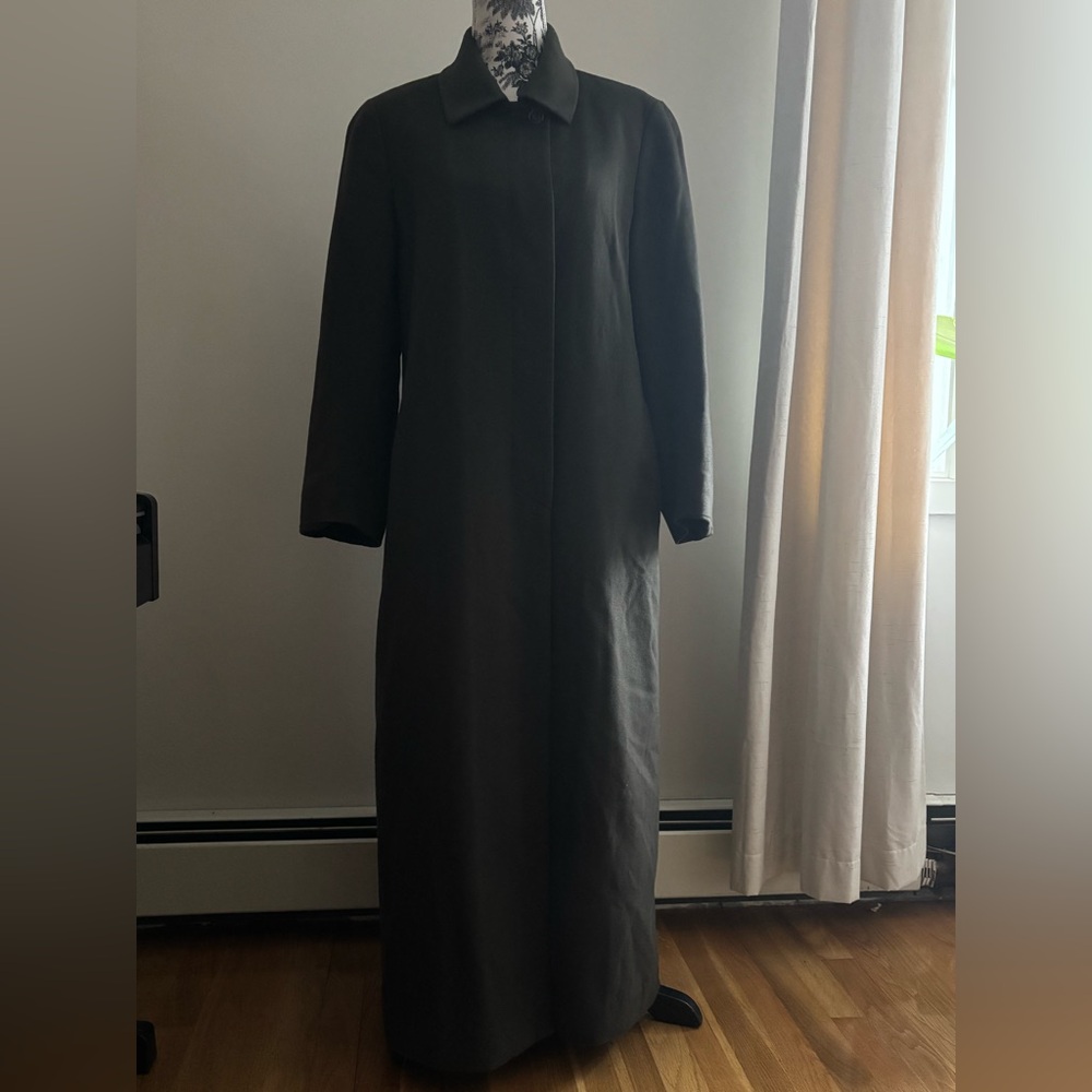 Akris long coat size 8 100% cashmere